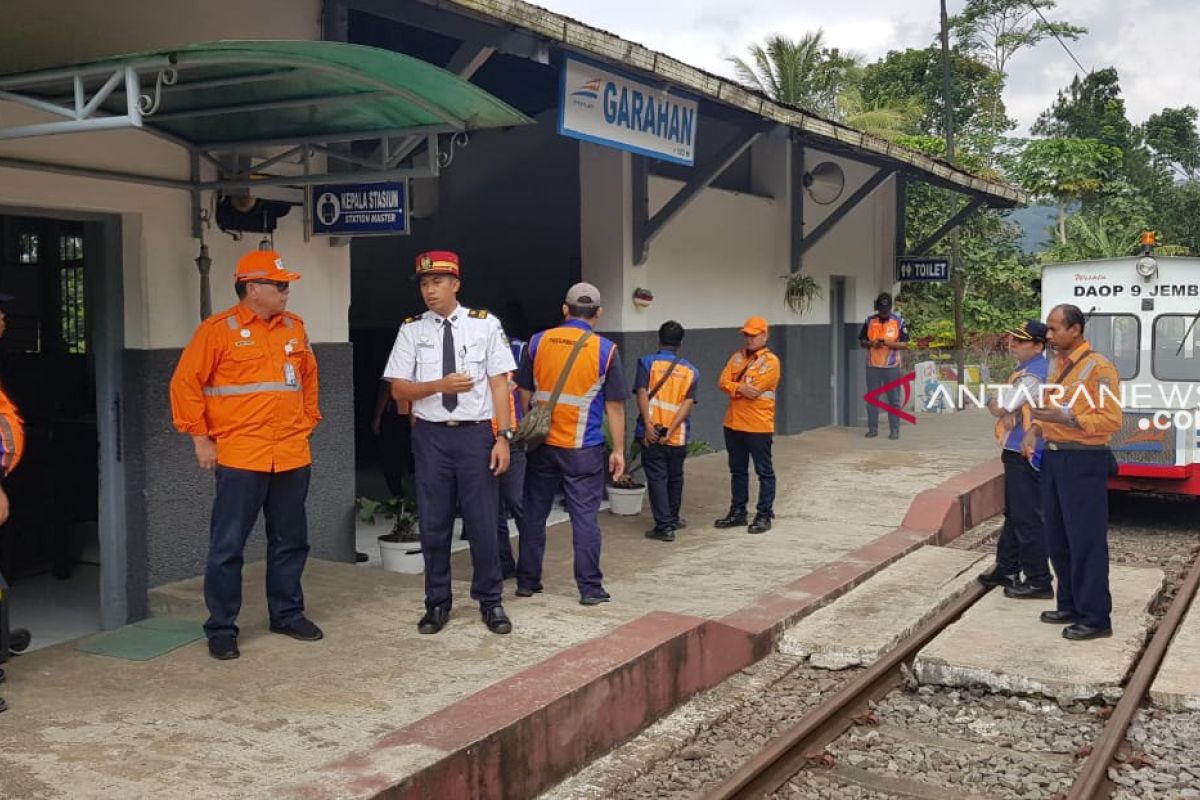 Direksi KAI pantau posko angkutan Lebaran di Daop Jember