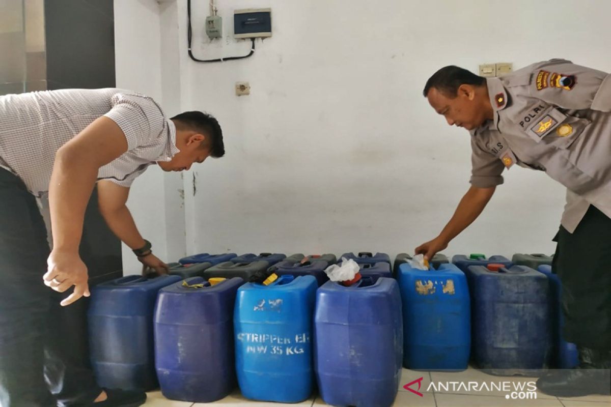 Polisi sita ratusan liter ciu di Solo