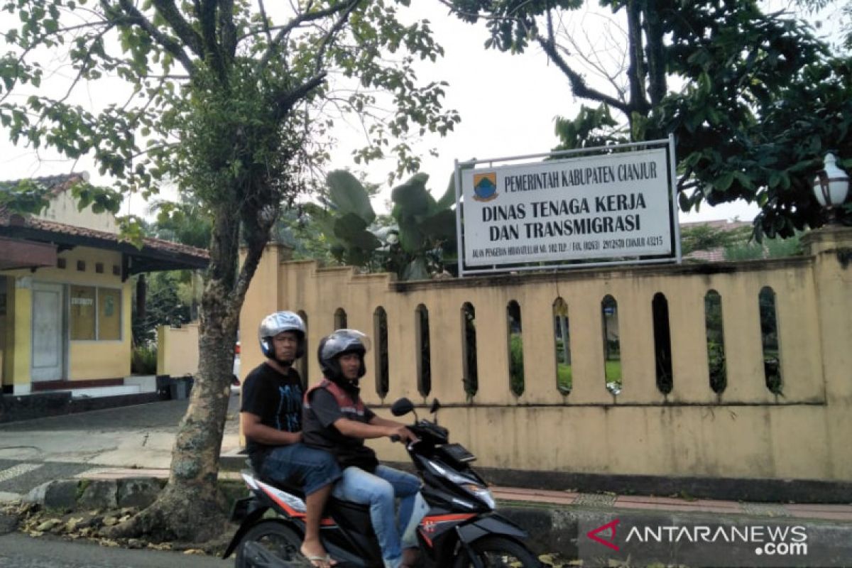 Disnakertrans Cianjur buka posko pengaduan THR