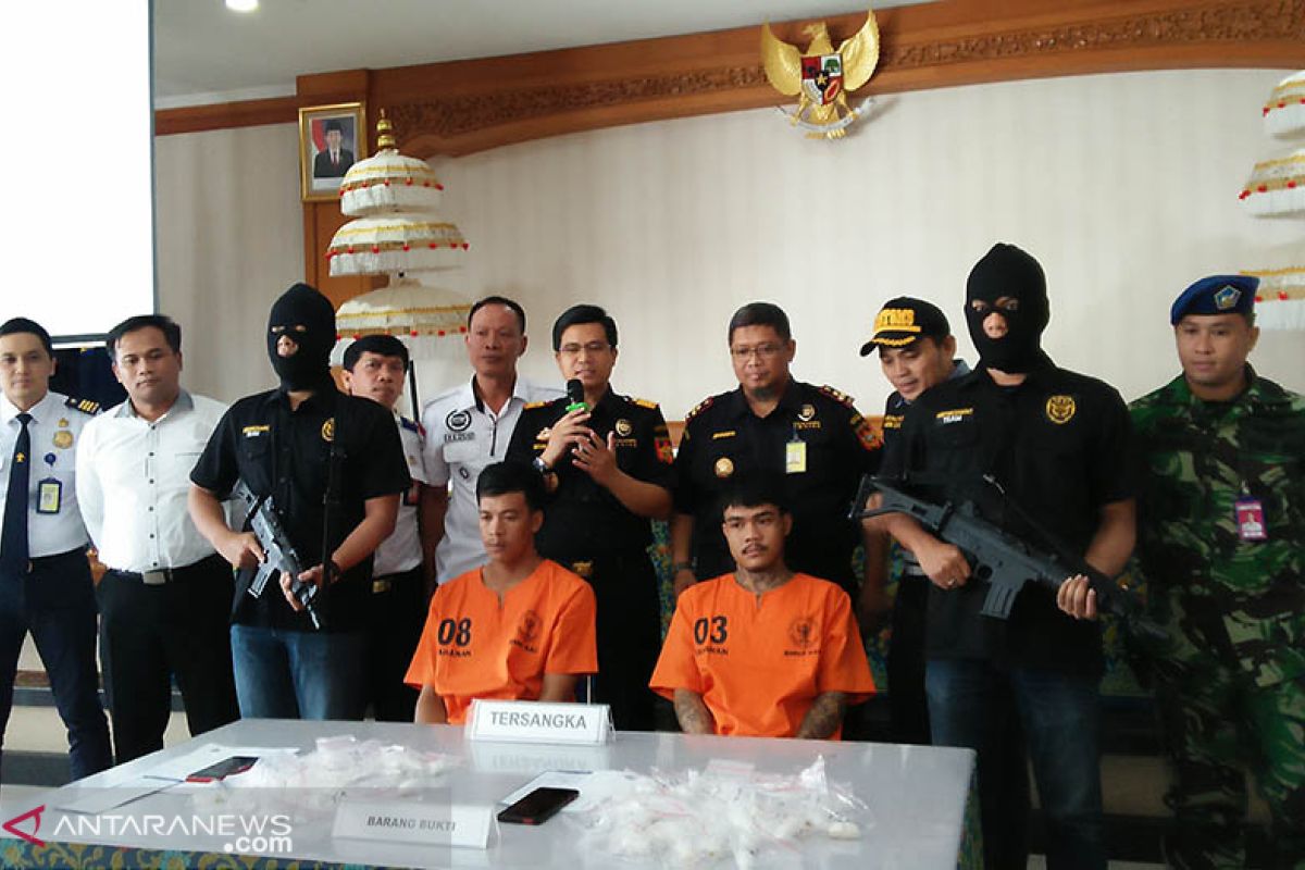 Bali customs, excise detain Thai nationals over crystal meth smuggling