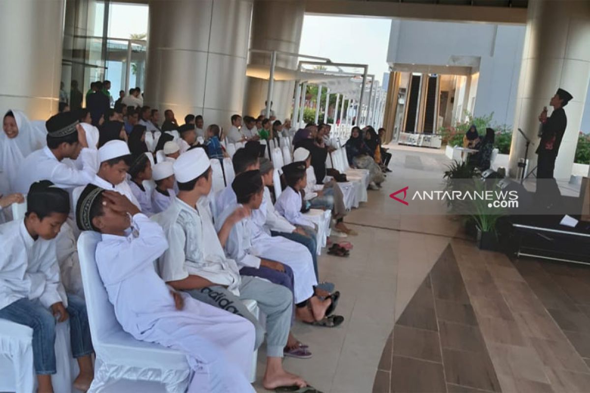 Manajemen Nipah Mall buka puasa bersama kolega dan anak panti asuhan