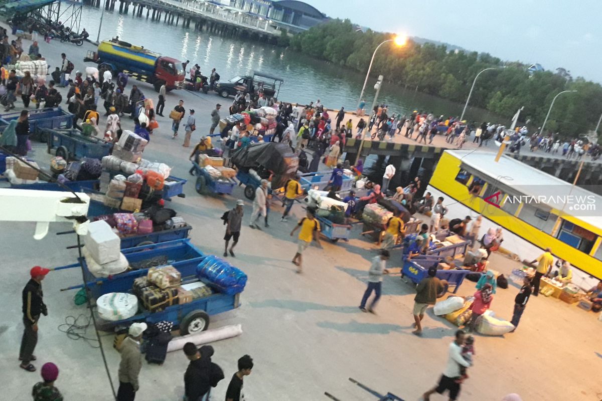 Ribuan pemudik melalui Pelabuhan Tunon Taka Nunukan