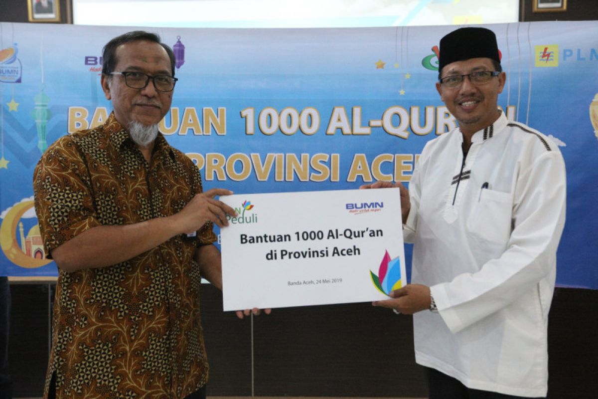 PLN serahkan 1.000 Al Quran untuk Provinsi Aceh