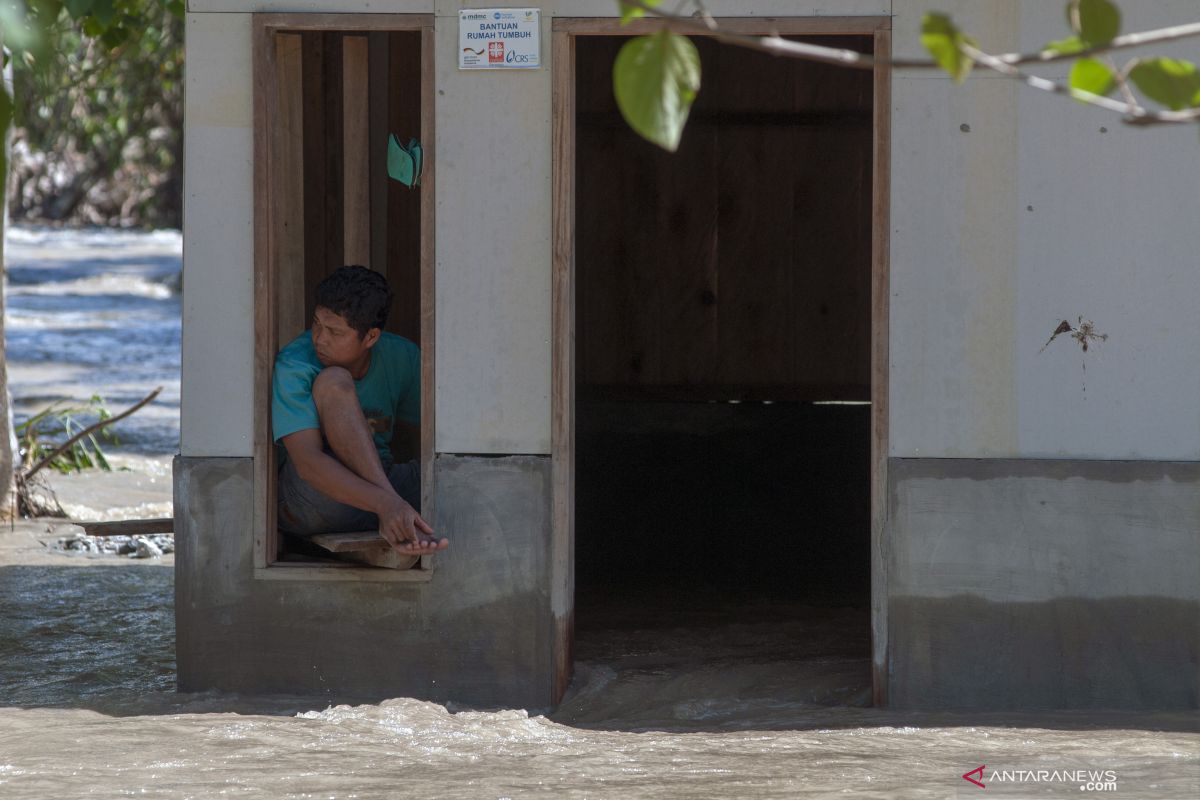 Luapan air Sungai Miu  membanjiri permukiman warga di Sigi