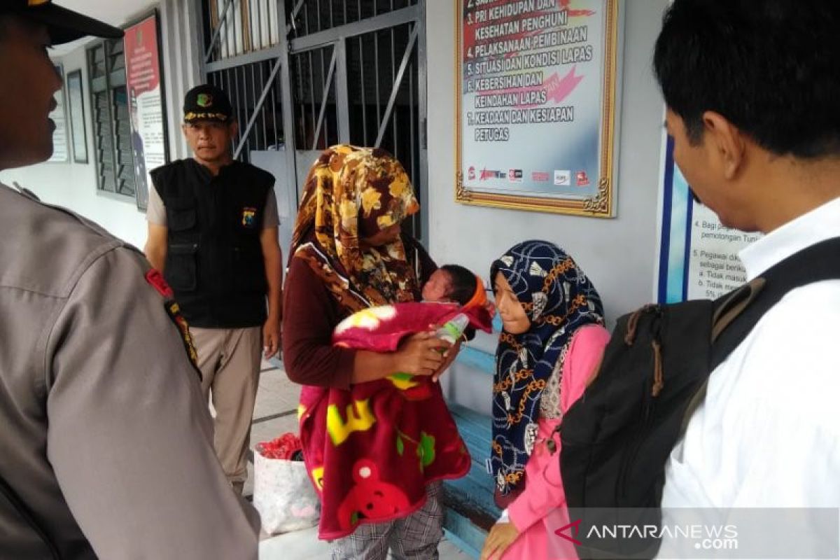 Dinas Sosial berikan bantuan perlengkapan balita di  Rutan Martapura