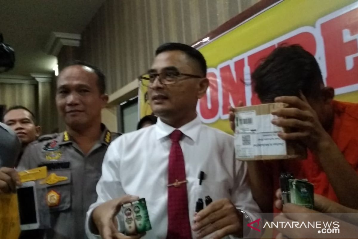 Polda Jambi tangkap mahasiswa penjual ganja cair