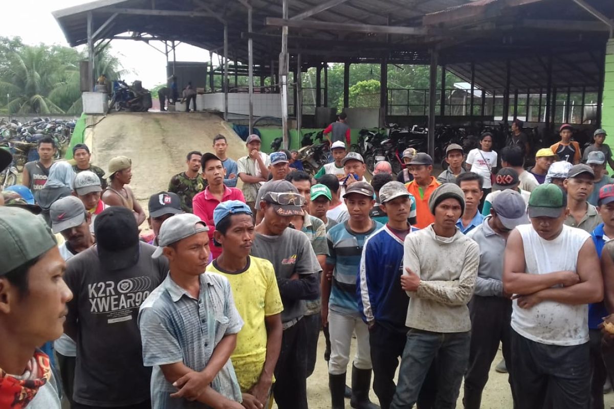 Pembayaran gaji ditunda, karyawan PT Gergas Utama Wampu berunjuk rasa