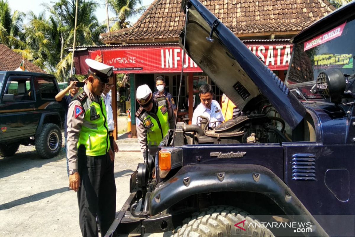 Polres Kulon Progo memeriksa kelaikan jeep di Objek Wisata Kalibiru (VIDEO)