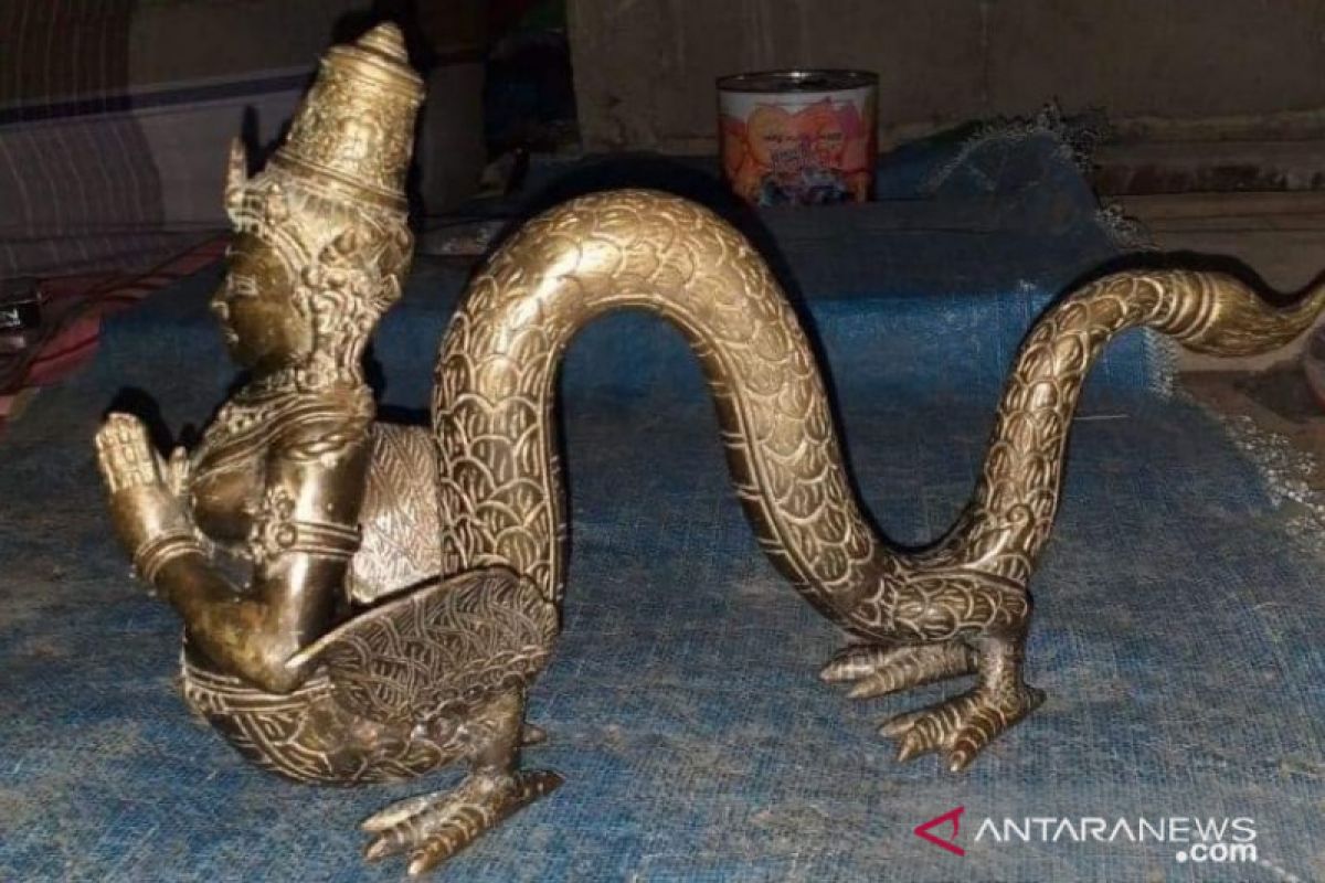 Warga temukan patung Budha berbadan dan berekor naga