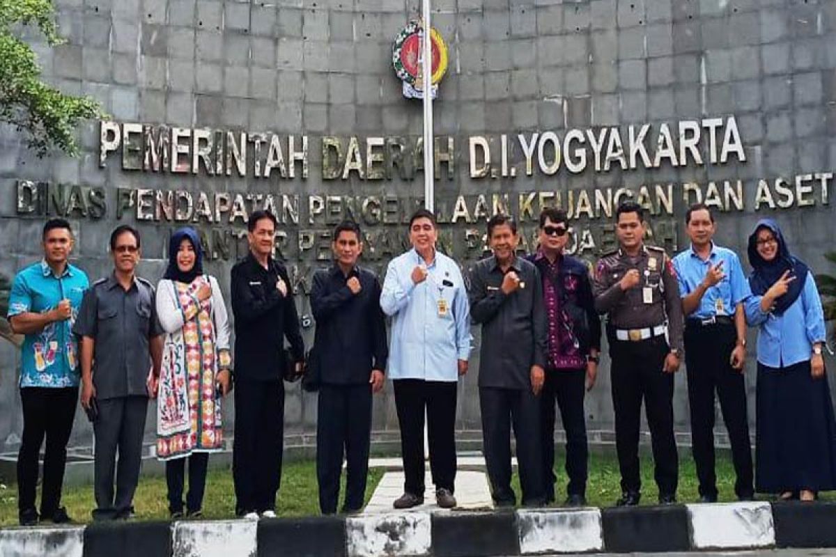 Perbaiki fasilitas dan pelayanan Samsat, DPRD Kalteng kunjungi Kulon Progo