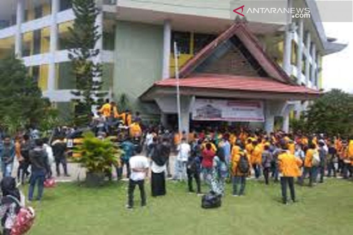 80 mahasiswa komunikasi UHO lakukan "media visit" di RRI Kendari