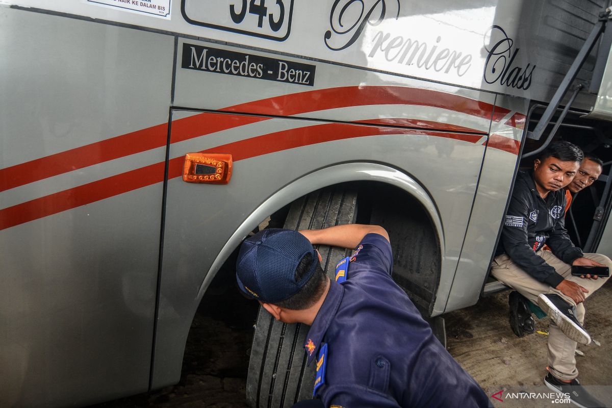 Uji Kelayakan Bus Angkutan Lebaran Antara News