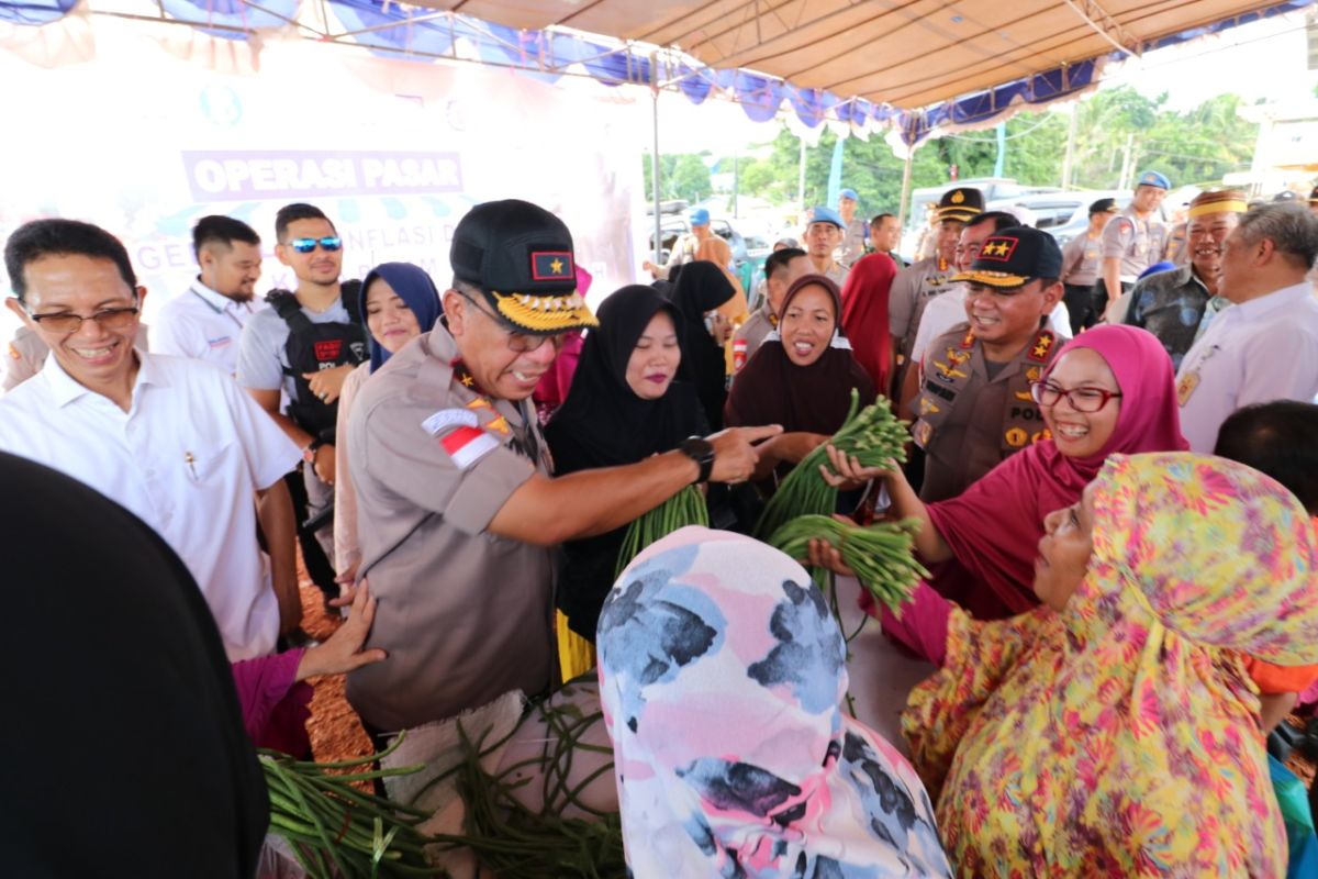 Pasar murah Ramadhan TNI-Polri dipadati warga