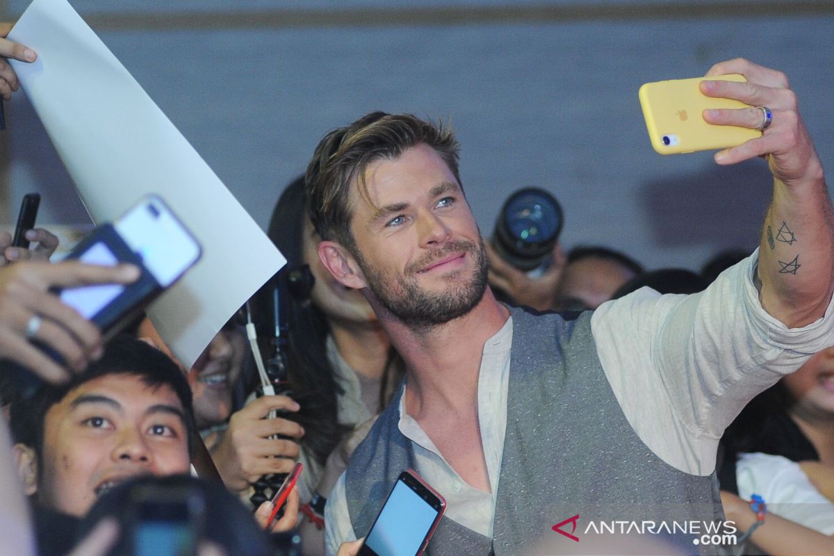 Kemarin, TikTok akan rilis ponsel hingga Hemsworth main wayang di Bali