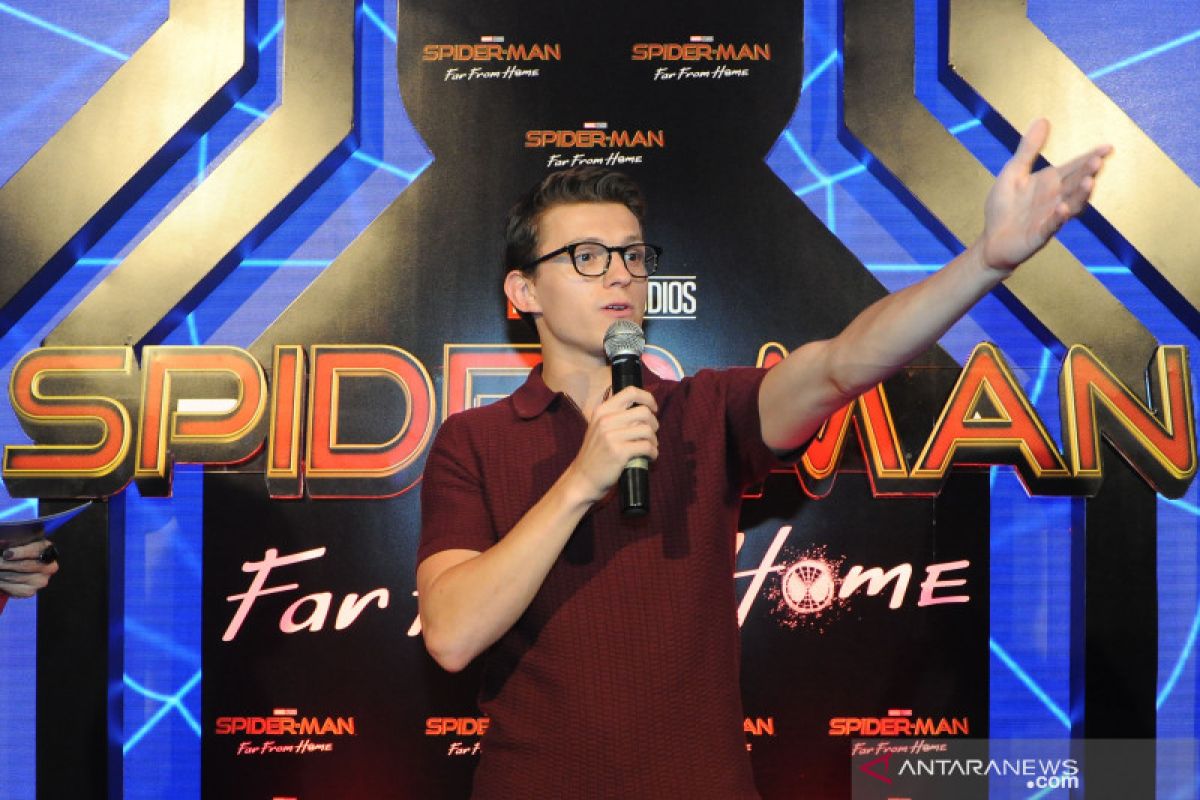 Tom Holland soal keluarnya Spider-Man dari MCU: "I love you 3000"