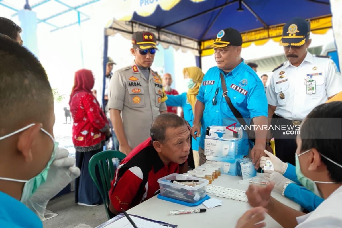 Polres-BNNK Lumajang cek urine sopir bus jelang angkutan Lebaran