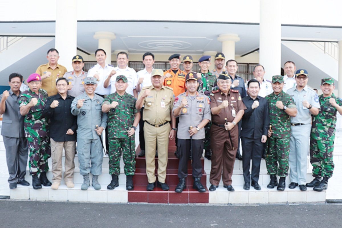 Gubernur Olly ajak masyarakat jaga keamanan Sulut