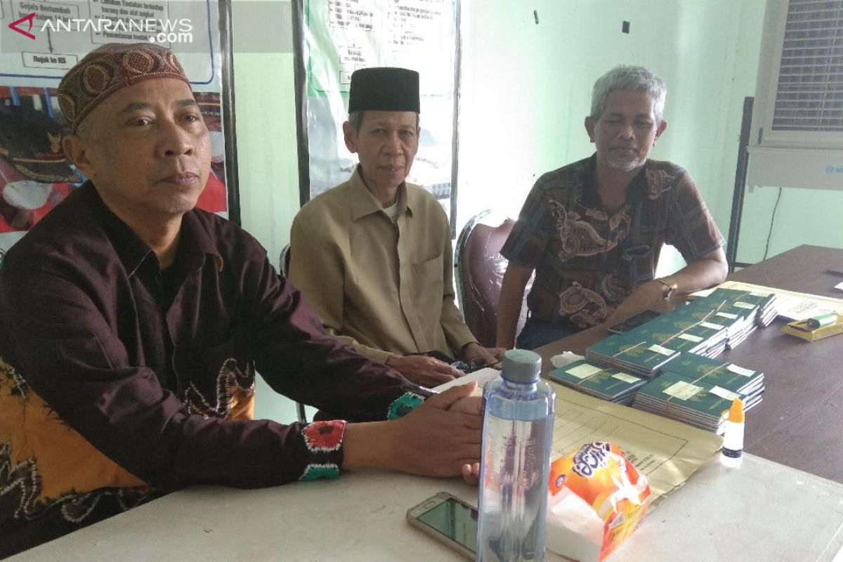 Three elderly haj candidates from Kotabaru retreat