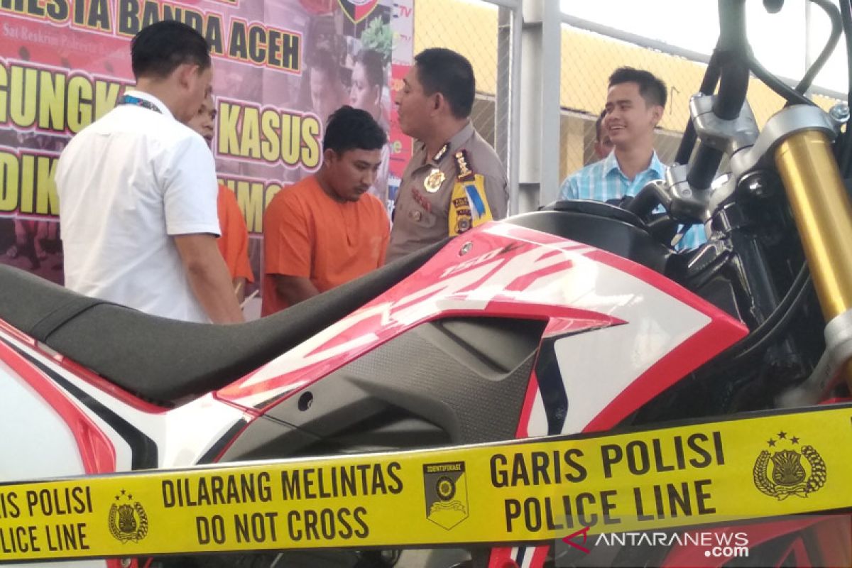 Polisi tangkap dua tersangka pencurian sepeda motor di Banda Aceh