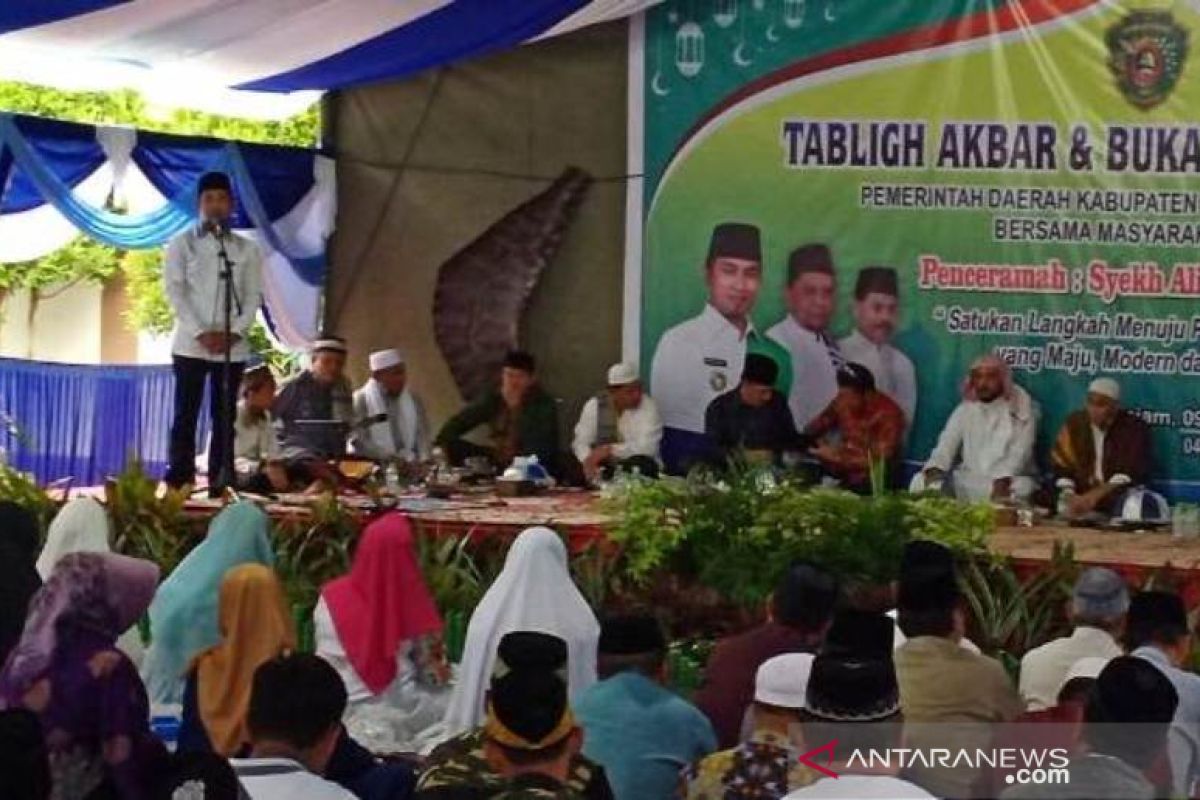 Penutup Safari Ramadhan Penajam hadirkan Dai Das'ad Latif