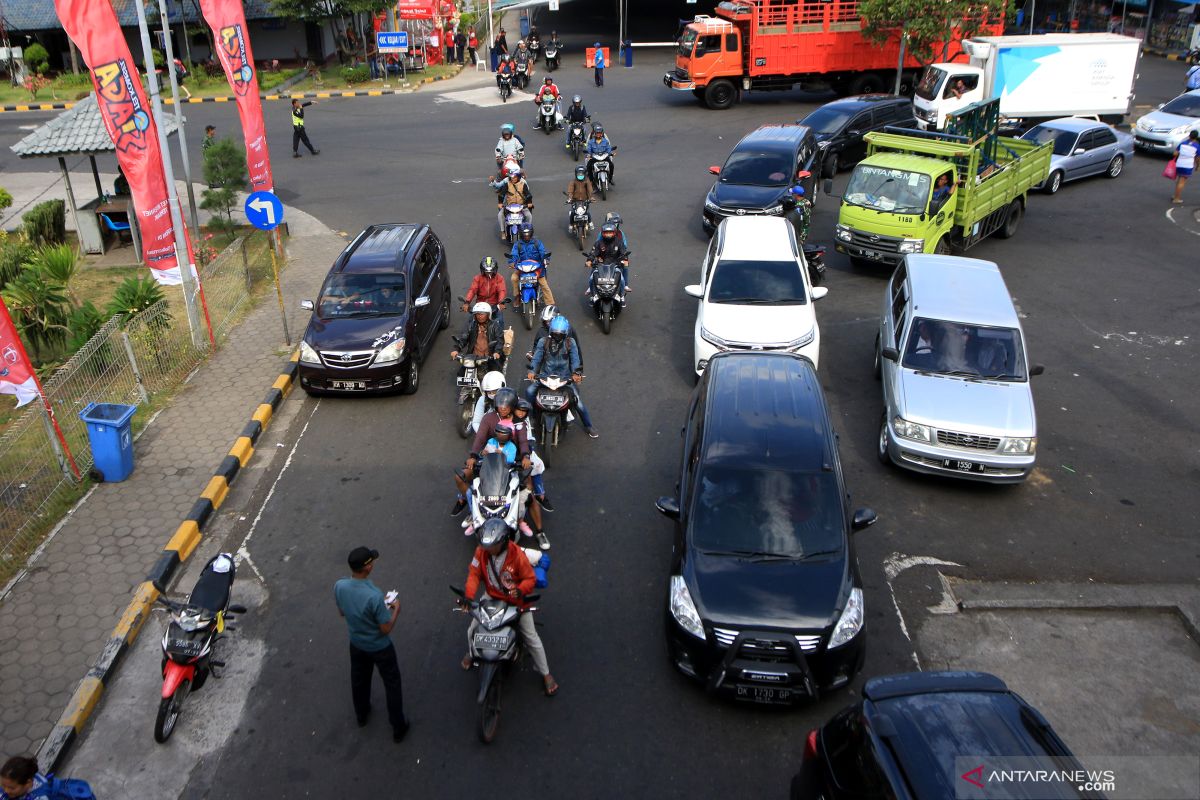 Arus mudik di Pelabuhan Gilimanuk mulai ramai