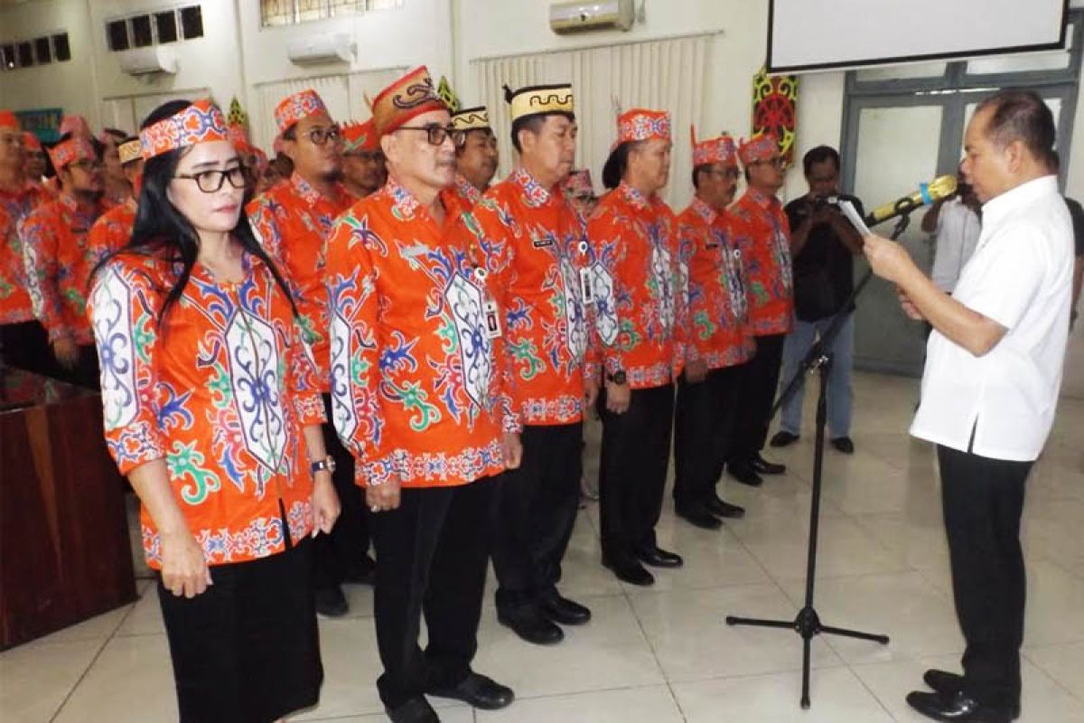 Bupati kukuhkan pengurus Lembaga Pengembangan Pesparawi Kapuas