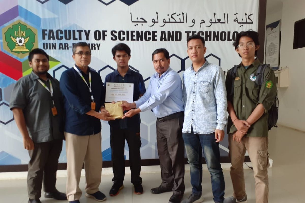 Mahasiswa UIN Ar-Raniry serahkan dana banjir Bengkulu melalui ACT