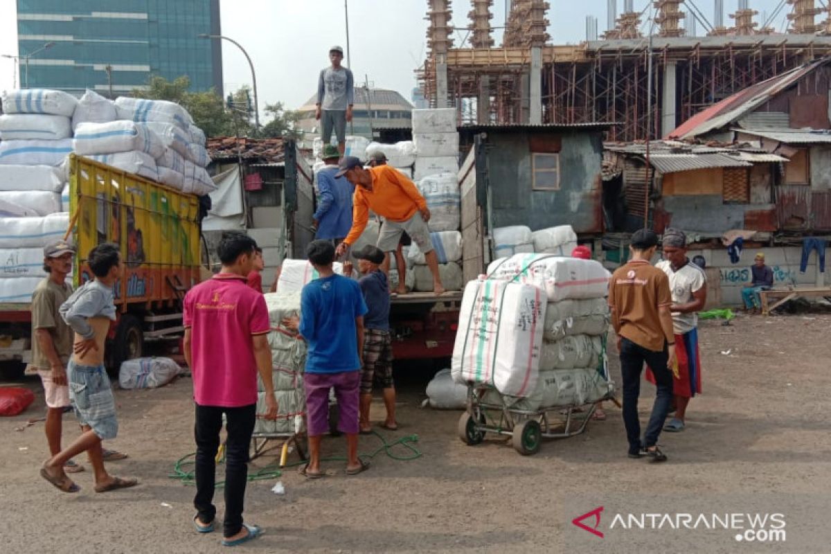 Pengusaha ekspedisi patuhi pembatasan jam operasional mobil barang