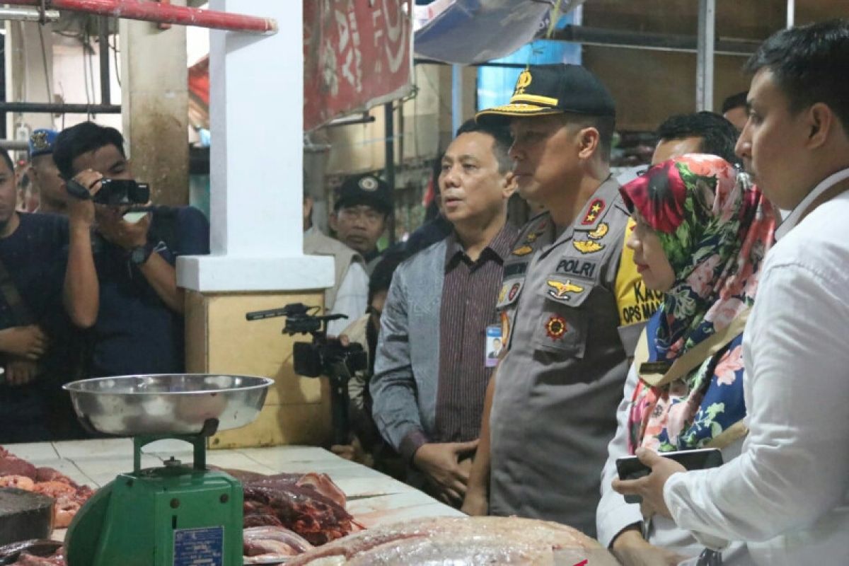 Kapolda Sulsel pimpin operasi pengendalian bahan pokok