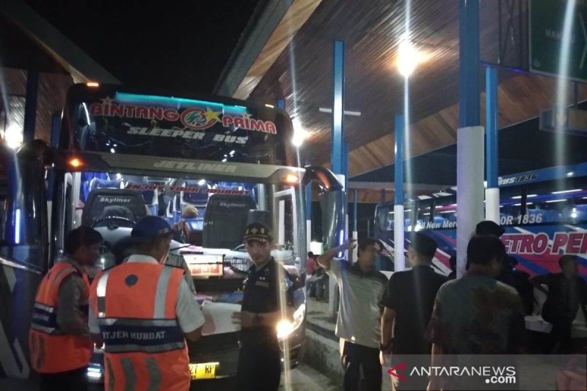 Dishub Sulbar periksa kelayakan bus angkutan Lebaran
