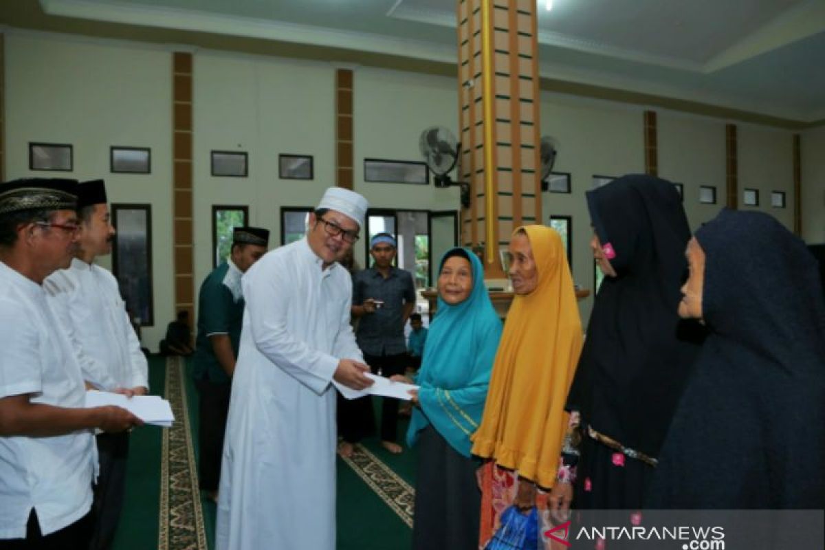 Wabup Bangka Selatan santuni mustahik dan anak yatim