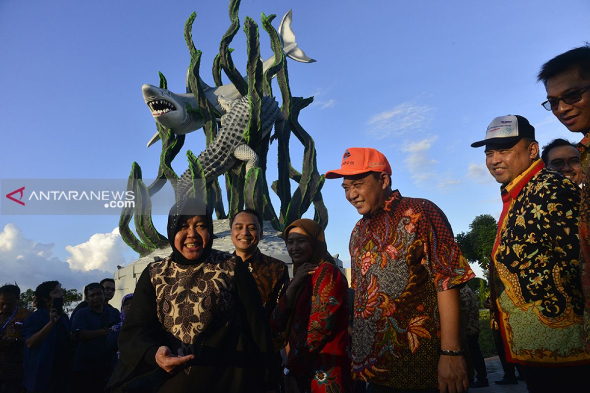 Inilah patung raksasa "Suro" dan "Boyo" di Surabaya