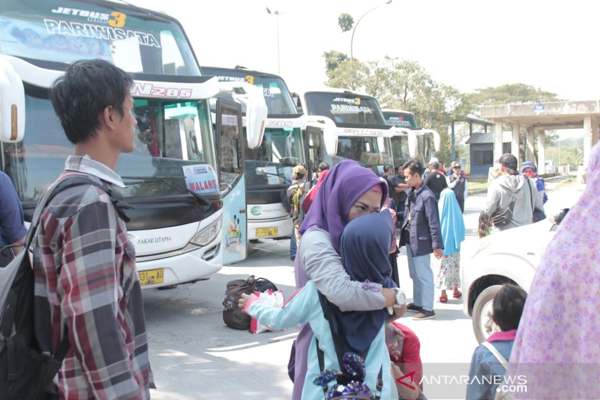 Ratusan orang diberangkatkan pada mudik bersama Indocement