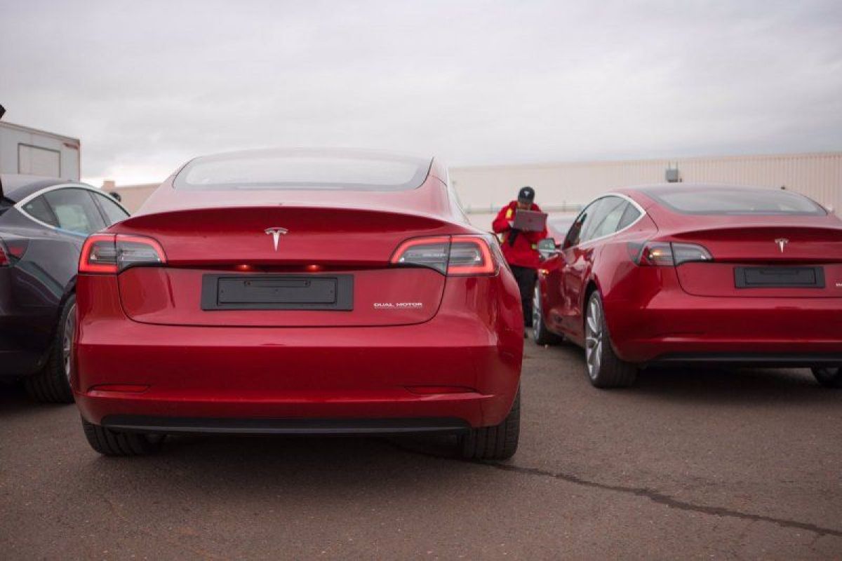 Tesla Model 3 dijual Rp700 jutaan di China