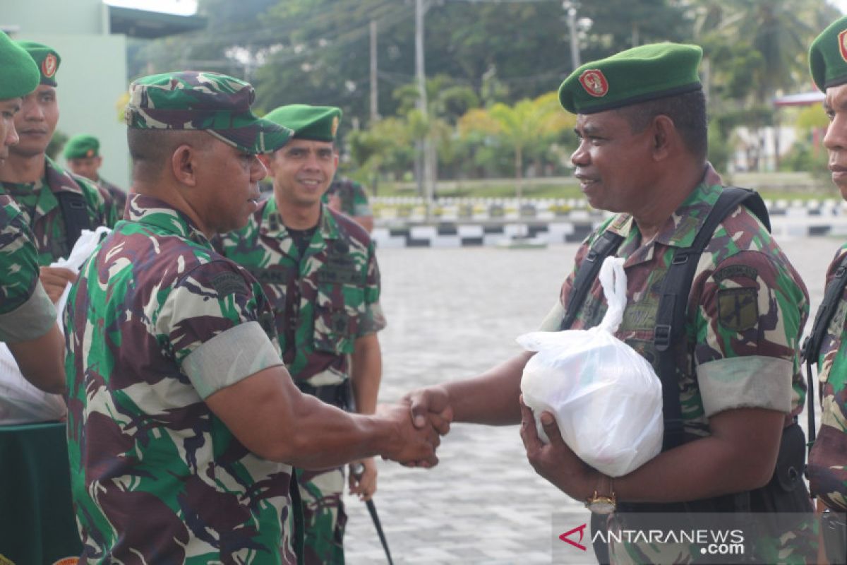 Danrem Gorontalo bagikan 1.000 paket Lebaran untuk prajurit