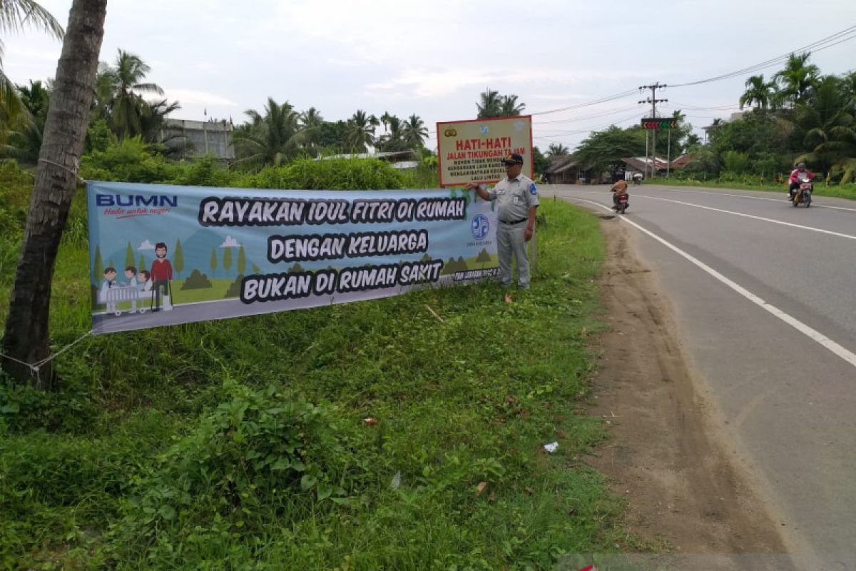 Jasa Raharja sebar spanduk peringatan didaerah rawan kecelakaan