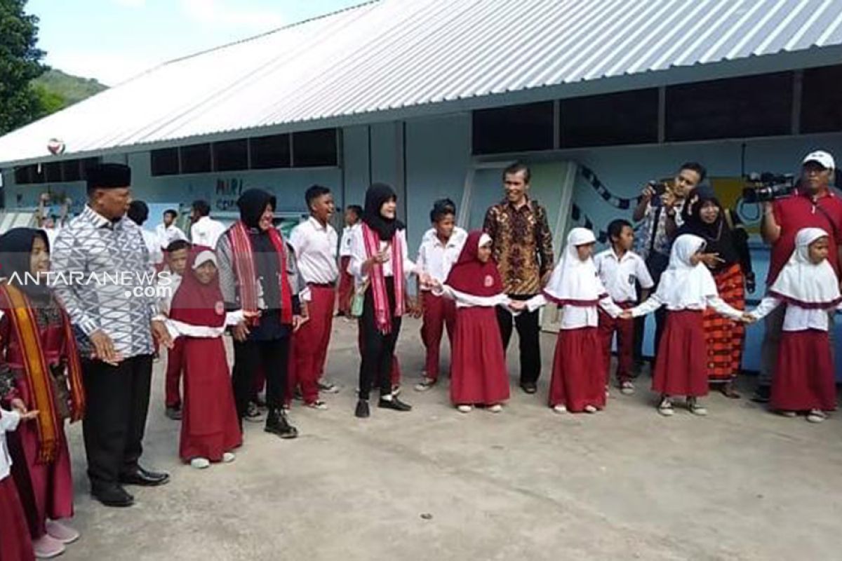 Cara Wali Kota Surabaya Risma bangun sekolah tahan gempa di Lombok Timur