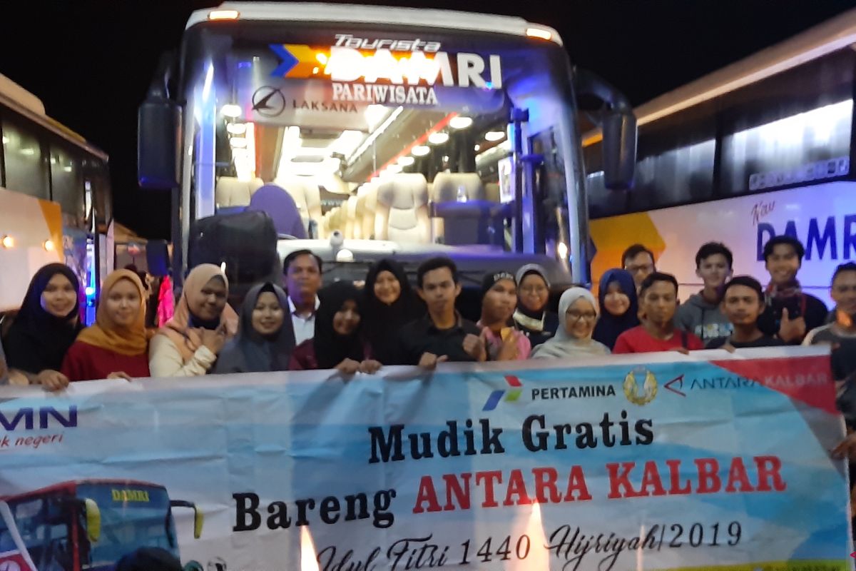 Antara Kalbar melepas peserta mudik gratis