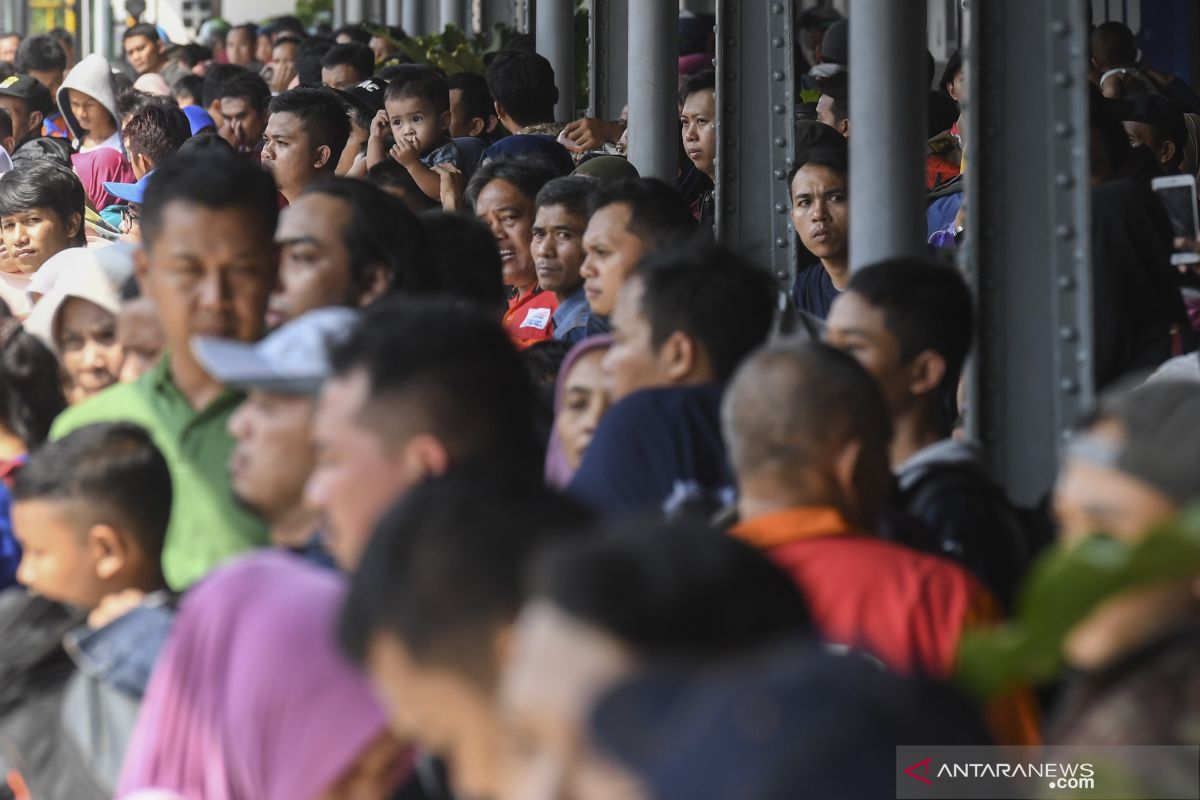 Stasiun Pasar Senen berangkatkan 150.000 penumpang