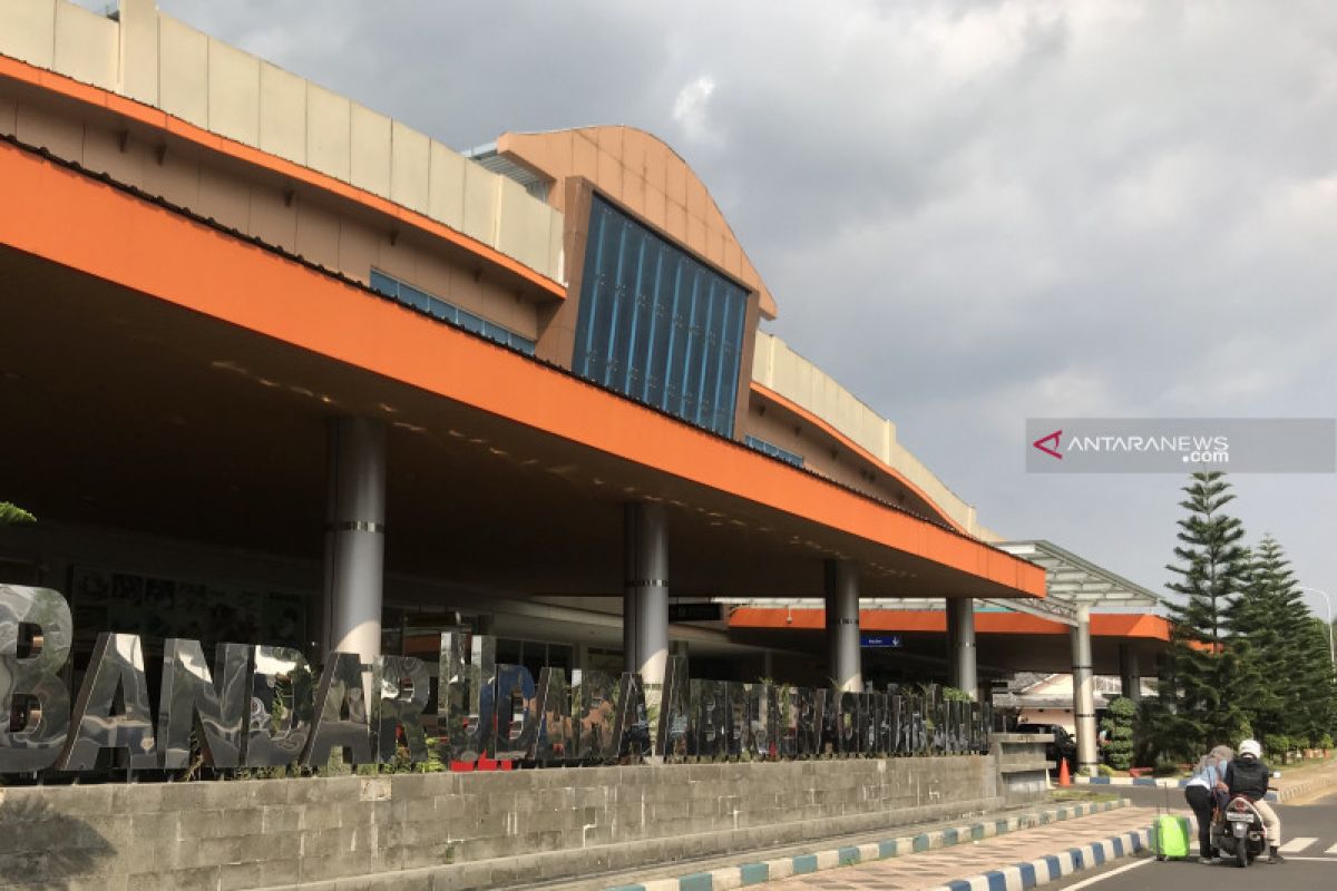 Jelang Lebaran, penumpang di Bandara Abdul Rachman Saleh Malang turun