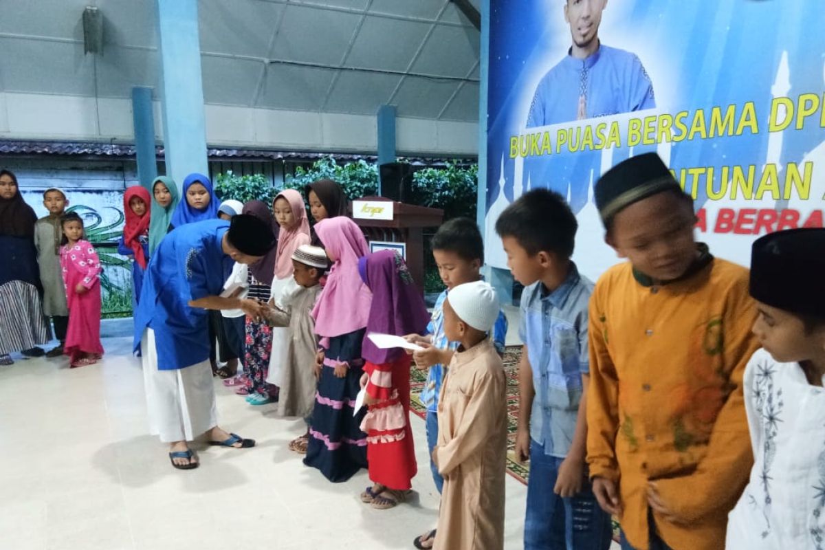 DPD KNPI Bangka gekar bukber dan menyantuni anak yatim