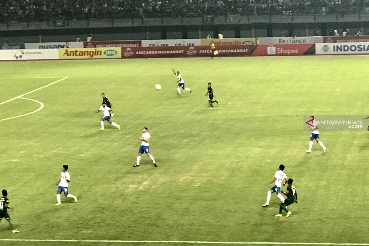 Persebaya belum bisa menang setelah ditahan PSIS (Video)