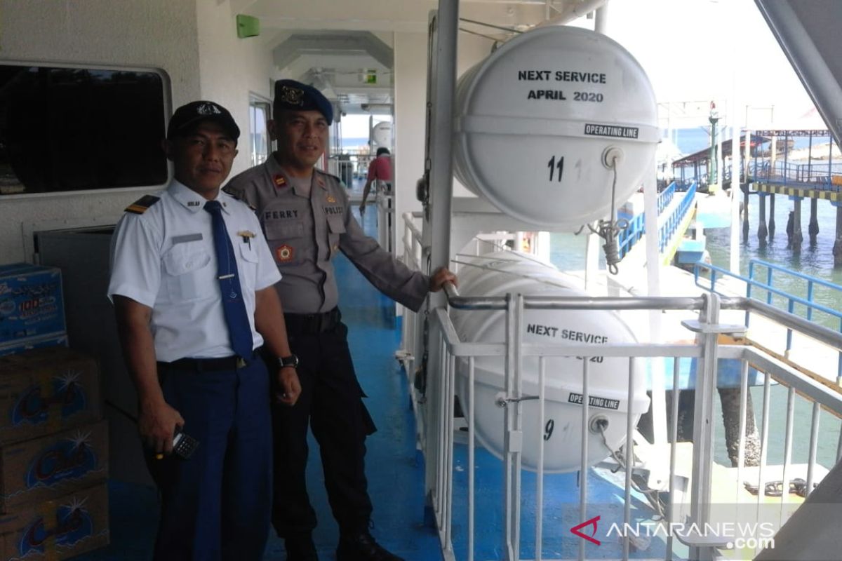Satpolair Bangka Barat periksa alat keselamatan di Pelabuhan Tanjungkalian
