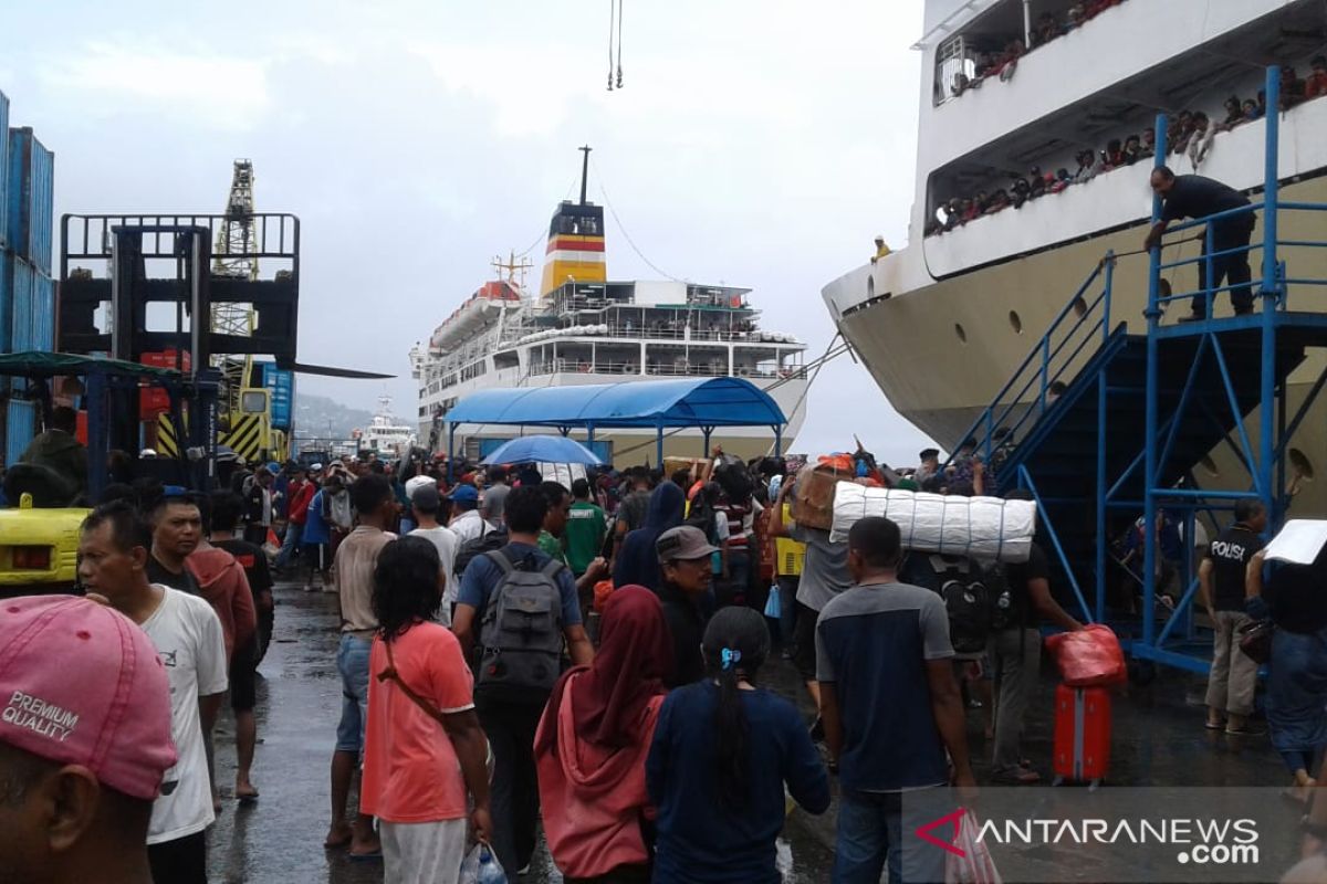 Pelni:  terjadi lonjakan penumpang di pelabuhan Ambon