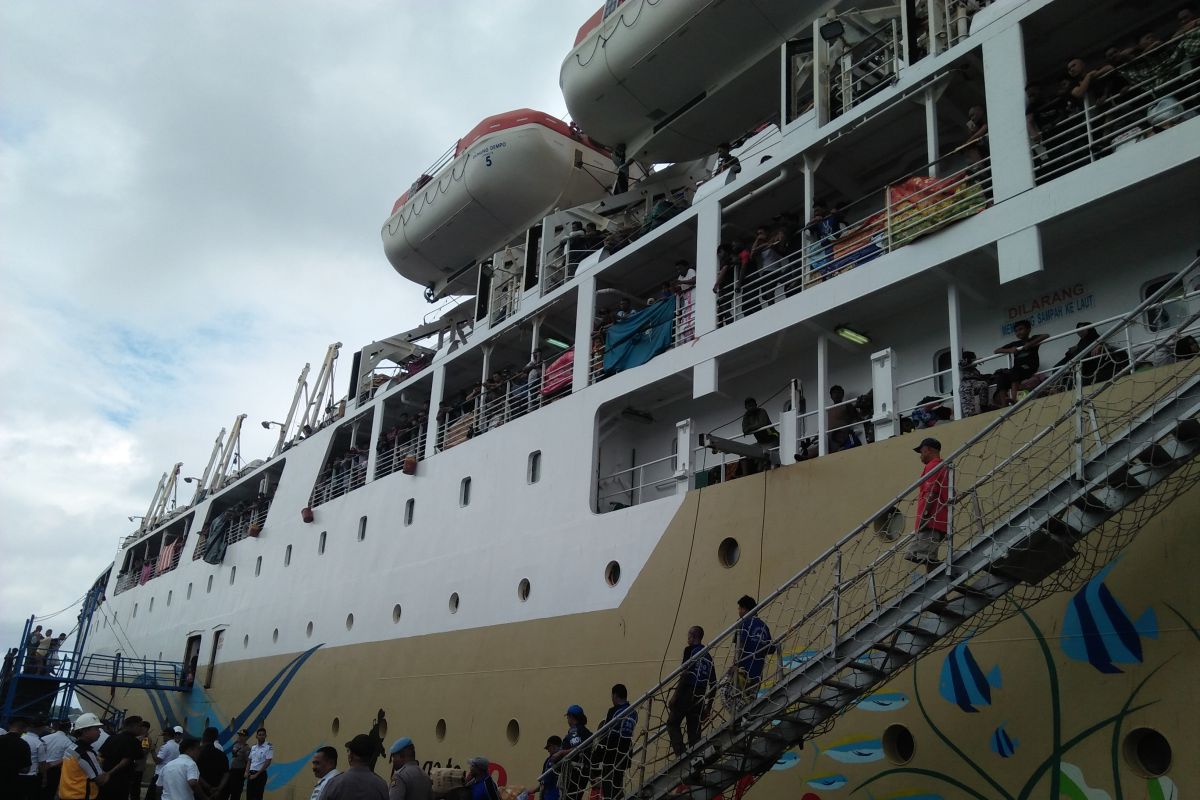 Pemudik lebaran masih tunggu dua kapal Pelni masuk Ambon