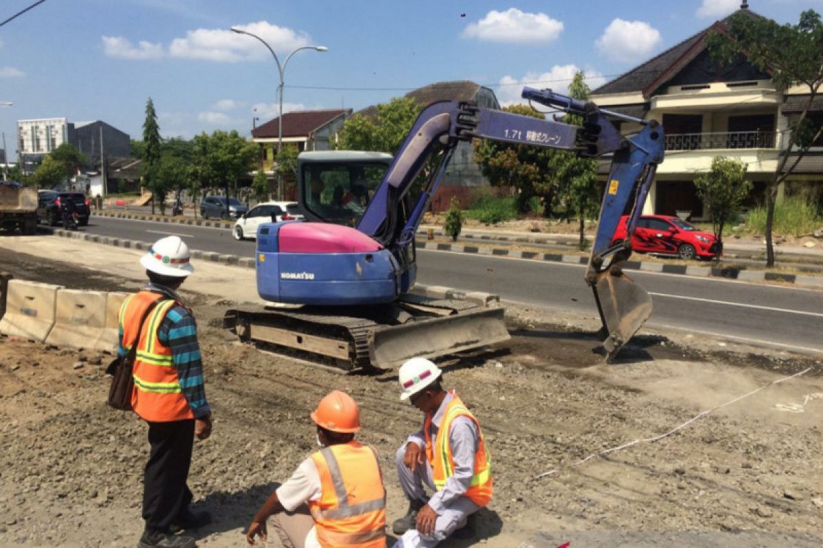 Polisi mengimbau pemudik waspada penyempitan jalan proyek "underpass"