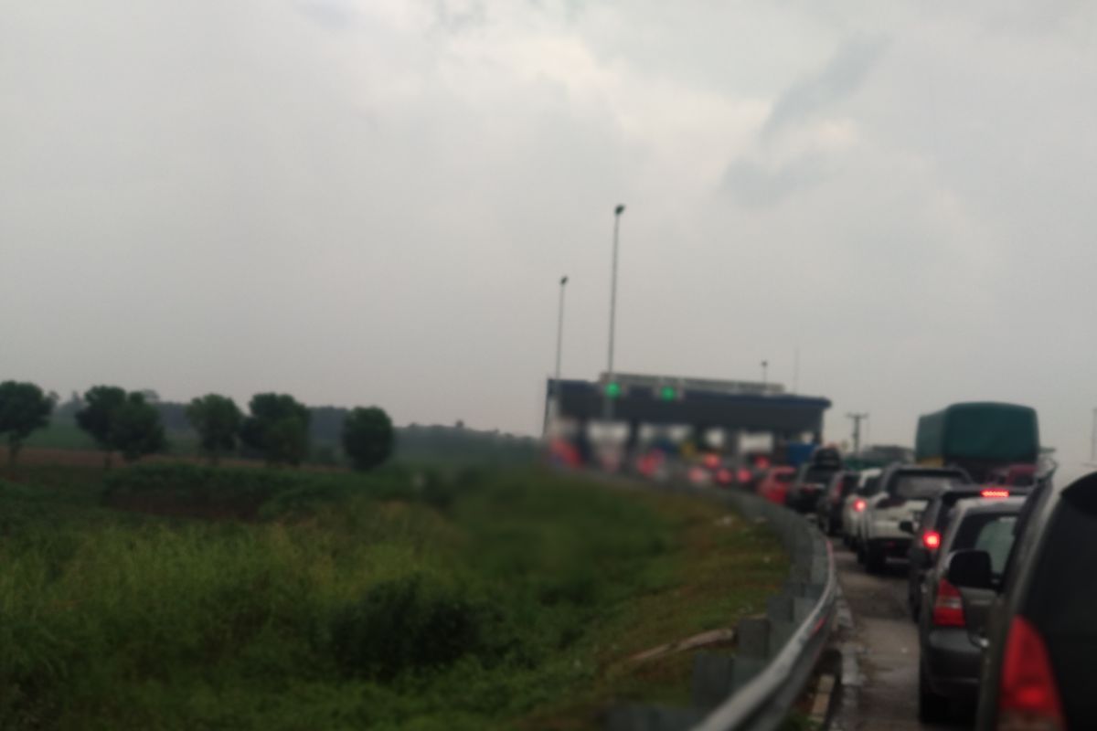 JTTS macet 2 kilometer jelang gerbang Tol Terbanggi Besar