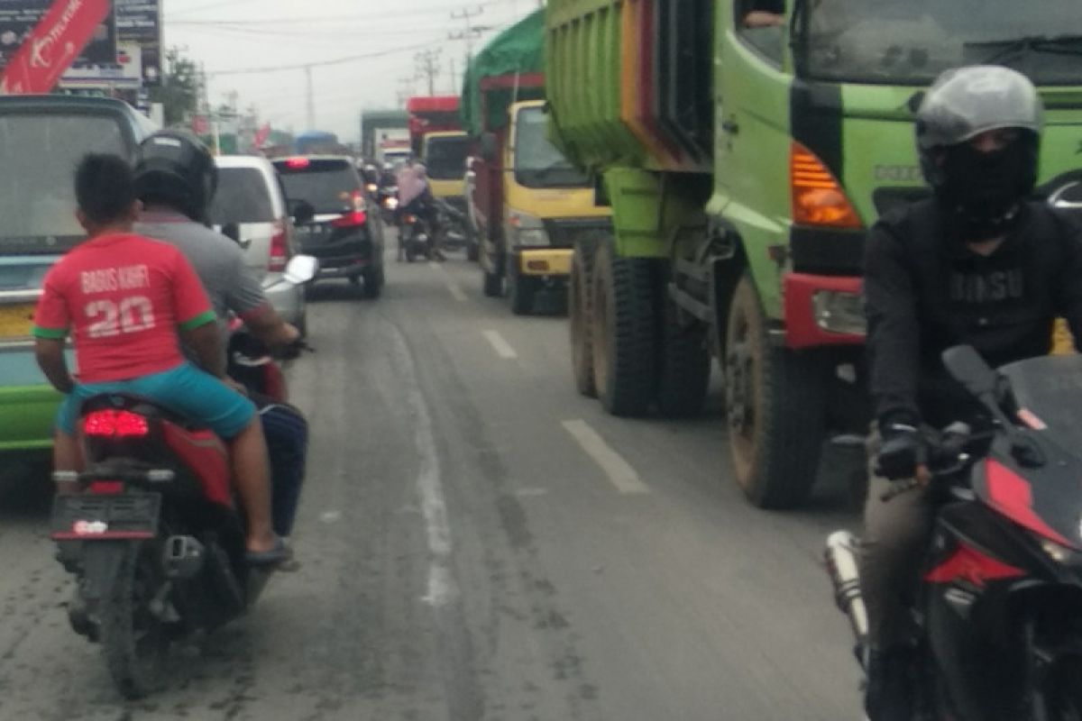 Hindari kemacetan, sebagian pemudik keluar di gerbang Tol Bandarjaya