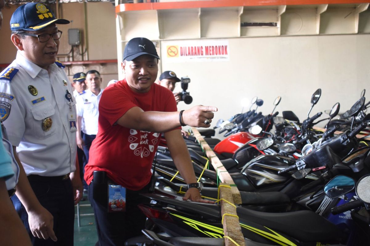 2.215 pemudik bermotor dengan KM Dobonsolo diberangkatkan Kemenhub