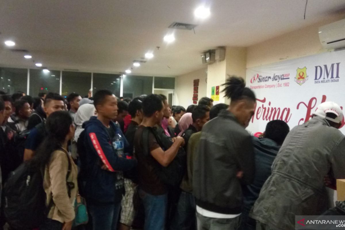 Mal Terminal Pulogebang area favorit pemudik tunggu keberangkatan